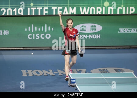 Tokio, Japan. 8. November, 2019. Kasumi Ishikawa in Japan feiert nach dem Gewinn der Frauen Teams im Viertelfinale gegen Daniela Dodean Monteiro von Rumänien an der International Table Tennis Federation (ITTF) Team Wm Tokio 2019 an der Tokyo Metropolitan Gymnasium. Japan besiegt Rumänien 3-0. Credit: Rodrigo Reyes Marin/ZUMA Draht/Alamy leben Nachrichten Stockfoto