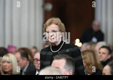 Ehemalige Präsidentin Mary Robinson bei der Beerdigung der gefeierten Sender Gay Byrne, am St. Mary's Pro-Cathedral in Dublin. Stockfoto