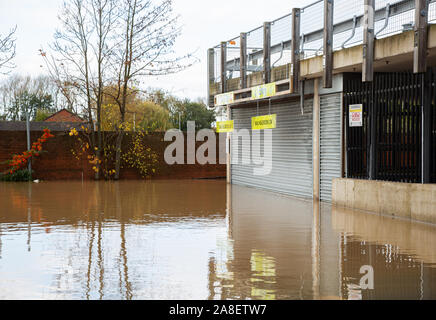 Nottingham, UK. 8. November 2019. UK Wetter: Überschwemmungen in Worksop Credit: Alison Gordon/Alamy leben Nachrichten Stockfoto