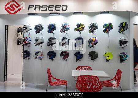 Fieramilano RHO, Mailand Italien - November 07, 2019 EICMA Expo. Motorrad Helm Display Wall Stockfoto