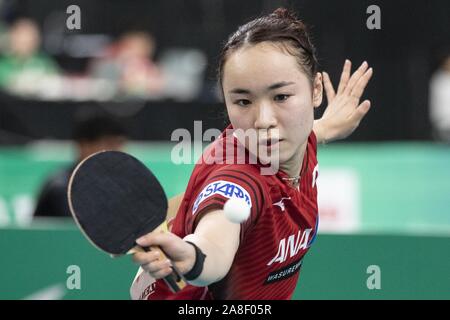 November 8, 2019, Tokyo, Japan: Mima Ito von Japan in Aktion gegen Bernadette Szocs von Rumänien im Viertelfinale gegen Mannschaften der Frauen an der International Table Tennis Federation (ITTF) Team Wm Tokio 2019 an der Tokyo Metropolitan Gymnasium. Japan besiegt Rumänien 3-0. (Bild: © Rodrigo Reyes Marin/ZUMA Draht) Stockfoto