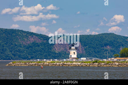 TARRYTOWN, NEW YORK, USA - Sleepy Hollow Leuchtturm, auch bekannt als die Tarrytown Licht, auf den Hudson River. Stockfoto