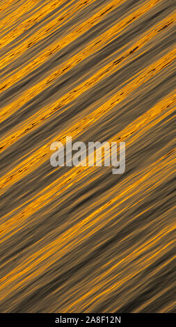 Eine Nahaufnahme des warmen Sonnenlicht reflektieren die Wellen auf einem See. Stockfoto