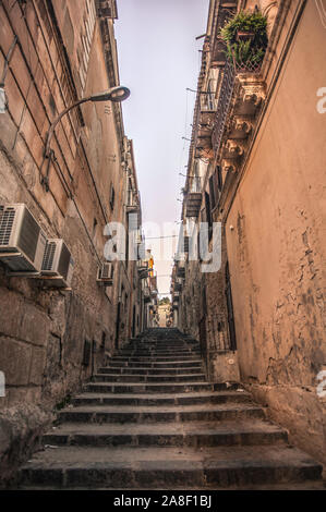 Charakteristische Gasse von Licata Stockfoto