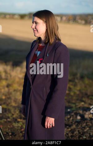 Auchtermuchty, UK. 8. November, 2019. Bild: Jo Swinson MP-Vorsitzender der britischen liberaldemokratischen Partei. Liberaldemokraten Jo Swinson visits North East Fife als Teil ihrer Leader's Tour durch Großbritannien, wie sie der Fall macht die Wähler in Schottland zu bleiben zurück die Liberaldemokraten Schottlands Platz im Herzen der Europäischen Union zu schützen. Credit: Colin Fisher/Alamy leben Nachrichten Stockfoto