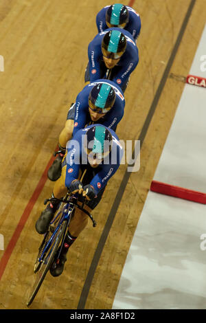 Glasgow, UK. 07 Nov, 2019. Francesco Lamon, Liam Bertazzo, Simone Consonni und Filippo Ganna in Aktion während der Männer Team pursuit Qualifier am Vorabend der 2019-2020 Tissot UCI Track Cycling World Cup im Sir Chris Hoy Velodrome in Glasgow. Credit: SOPA Images Limited/Alamy leben Nachrichten Stockfoto