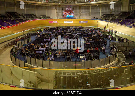 Glasgow, UK. 07 Nov, 2019. Blick auf die Spur am Vorabend der 2019-2020 Tissot UCI Track Cycling World Cup im Sir Chris Hoy Velodrome in Glasgow. Credit: SOPA Images Limited/Alamy leben Nachrichten Stockfoto