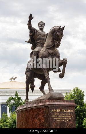Statue von Amir Temur auf dem Pferderücken an Unabhängigkeit Square, Taschkent Stockfoto
