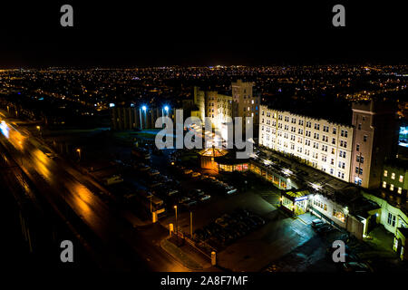 Schöne Luftaufnahmen von Blackpool in der Nacht, einschließlich Norbreck Castle Hotel liegt direkt am Meer, Stadtbild Stockfoto