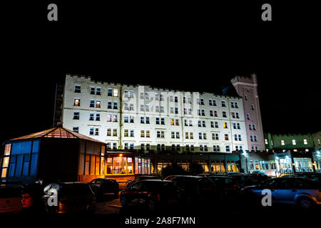 Schöne Luftaufnahmen von Blackpool in der Nacht, einschließlich Norbreck Castle Hotel liegt direkt am Meer, Stadtbild Stockfoto
