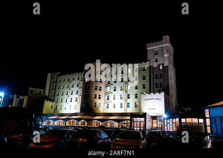 Schöne Luftaufnahmen von Blackpool in der Nacht, einschließlich Norbreck Castle Hotel liegt direkt am Meer, Stadtbild Stockfoto