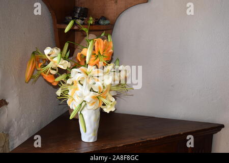 Bouquet de Lys Lady Alice et lys The President Stockfoto