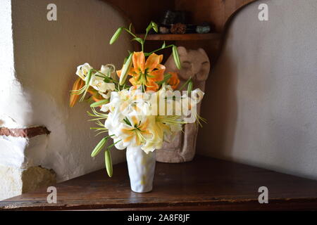 Bouquet de Lys Lady Alice et lys The President Stockfoto
