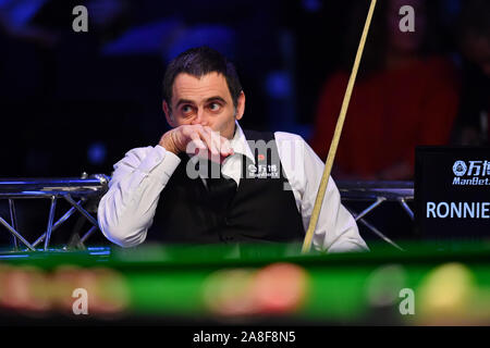 COVENTRY, VEREINIGTES KÖNIGREICH. 08 Nov, 2019. Ronnie O'Sullivan vs Neil Robertson während Tag 5 Halbfinale 2019 ManBetx Meister der Meister an der Ricoh Arena am Freitag, November 08, 2019 in Coventry, England. Credit: Taka G Wu/Alamy leben Nachrichten Stockfoto