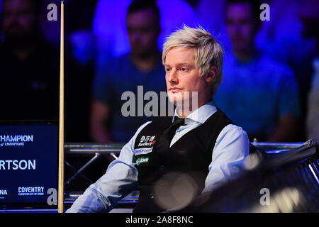 COVENTRY, VEREINIGTES KÖNIGREICH. 08 Nov, 2019. Ronnie O'Sullivan vs Neil Robertson während Tag 5 Halbfinale 2019 ManBetx Meister der Meister an der Ricoh Arena am Freitag, November 08, 2019 in Coventry, England. Credit: Taka G Wu/Alamy leben Nachrichten Stockfoto