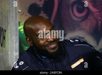 Dulwich Hamlet manager Gavin stieg im FA Cup in die erste Runde bei Champion Hill, London. Stockfoto