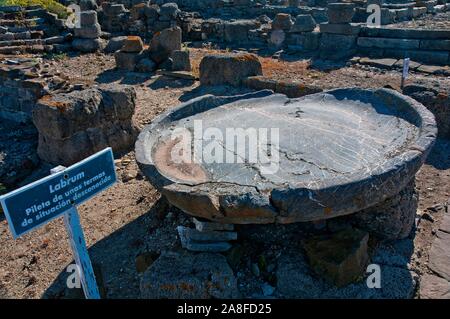 Römische Ruinen von Baelo Claudia-2th century BC-Labrum, Tarifa, Provinz Cadiz, Andalusien, Spanien, Europa. Stockfoto