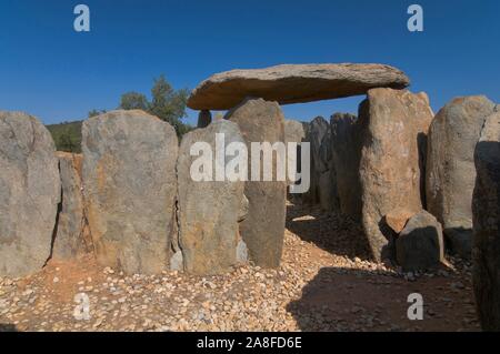 Dolmen von El Pozuelo - zwischen 2500-2200 v. Chr., Fuencaliente La Real. Der Provinz Huelva, Andalusien, Spanien, Europa. Stockfoto