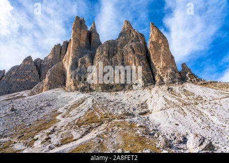 Einen herrlichen Blick auf den berühmten Gipfeln Tre Cime di Lavaredo. Venetien, Italien. Stockfoto