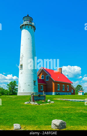 East Tawas Leuchtturm Tawas Punkt Licht in die tawas Point State Park aus Tawas Bay in Lake Huron in Baldwin County im nördlichen Michigan gelegen. Stockfoto