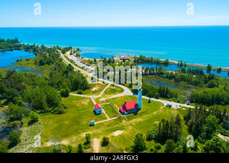 East Tawas Leuchtturm Tawas Punkt Licht in die tawas Point State Park aus Tawas Bay in Lake Huron in Baldwin County im nördlichen Michigan gelegen. Stockfoto