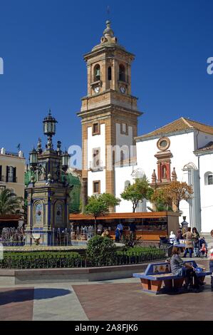 Plaza Alta und Kirche von La Palma, Algeciras, Cádiz-Provinz, Andalusien, Spanien, Europa. Stockfoto