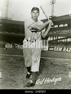 Vintage schwarz-weiß Foto von Gil Hodges, die für die Brooklyn Dodgers in den 40er und 50er Jahren gespielt. Stockfoto