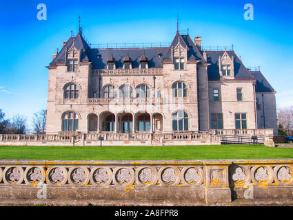 Das historische Gebäude Salve Regina an der Universität von administrativen Büros der Hochschule bei Ocker Punkt in Newport Rhode Island nach Haus. Stockfoto