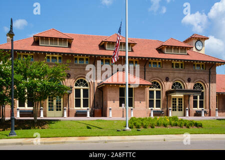 Die Hattiesburg, MS, zugdepot, die 1910 im italienischen Renaissance Stil gebaut und saniert und teilweise in den 2000s, Hattiesburg, MS umfunktionierte Stockfoto