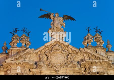 Pfarrhaus der University-Allegory des Ruhmes, alte Tabakfabrik aus dem 18. Jahrhundert, Sevilla, Andalusien, Spanien, Europa. Stockfoto