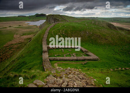 1,6 km Schloss 39 am Hadrian's Wall wurde im AD 122 auf Befehl des römischen Kaisers Hadrian erbaut, und streckte sich von Ost nach West Coast Stockfoto