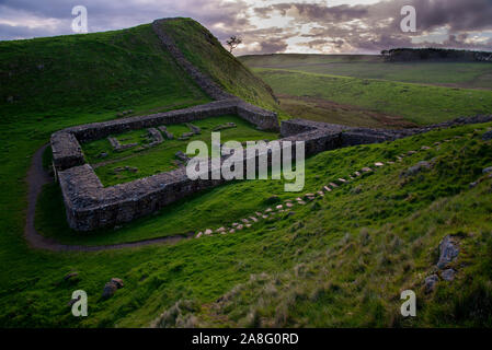 1,6 km Schloss 39 am Hadrian's Wall wurde im AD 122 auf Befehl des römischen Kaisers Hadrian erbaut, und streckte sich von Ost nach West Coast Stockfoto