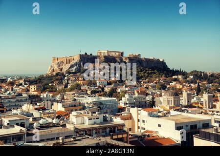 Dachterrasse mit Blick auf die Skyline von Athen, Griechenland. Stockfoto