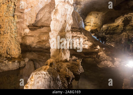 Felsformationen in einer Höhle unter New-mexico in Carlsbad Caverns National Park. Stockfoto