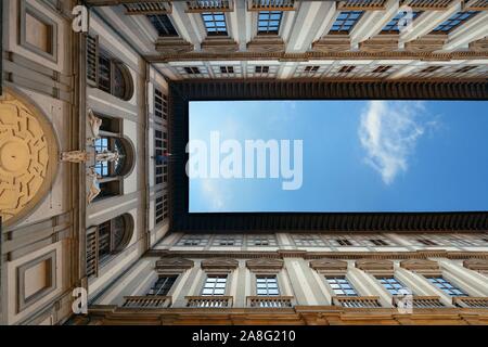 Die Galerie der Uffizien in Piazzale Degli Uffizi in Florenz Italien. Stockfoto