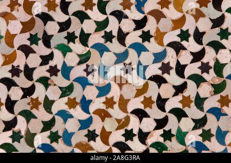 Gericht der Myrten - arabische Fliesen, die Alhambra, Granada, Andalusien, Spanien, Europa. Stockfoto