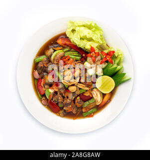 Herzmuscheln würzigen Salat in Essig eingelegten Fisch sauce Thai Food spicy Stil Vorspeise die beliebte von Thailand dekorieren mit geschnitztem Gemüse und goodfo goodtasty Stockfoto