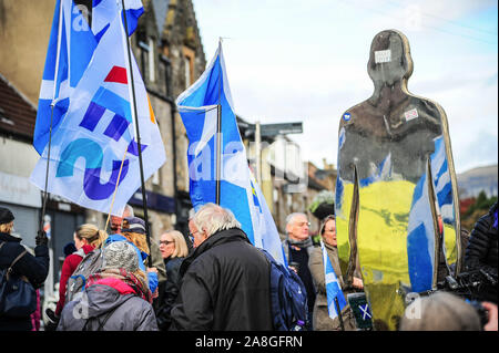 Alloa, Großbritannien. 06 Nov, 2019. SNP Unterstützer teilnehmen John Nicolson Wahlkampf im Vorfeld der allgemeinen Wahlen 2019. Credit: SOPA Images Limited/Alamy leben Nachrichten Stockfoto