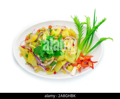 Spicy Pickled süße Krautsalat mit trockenem kleine Garnelen ontop Thailändischen Sellerie schnitzel Asian Food Gericht mit Reis oder Reis verzieren mit geschnitzten sp Essen Stockfoto