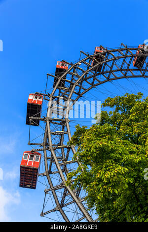 Eines der Wahrzeichen von Wien in Österreich ist das Riesenrad im Prater Stockfoto