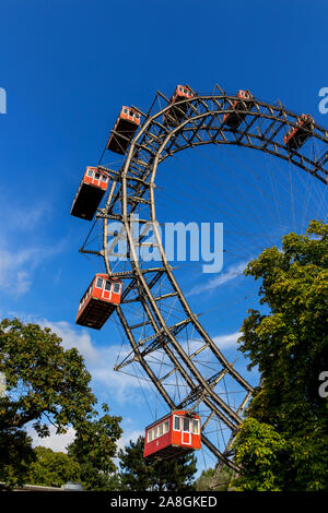 Eines der Wahrzeichen von Wien in Österreich ist das Riesenrad im Prater Stockfoto