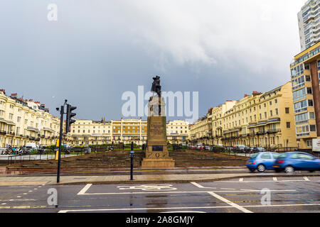 Brighton und Hove, East Sussex, Großbritannien - November 4, 2019: Die Statue des Südafrikanischen Kriegerdenkmal für die gefallenen Menschen von Royal Sussex Regiment im Regency Squ Stockfoto