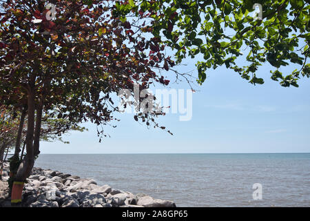 Ein Abend am Strand, Seruni Bantaeng, South Sulawesi, Indonesien Stockfoto