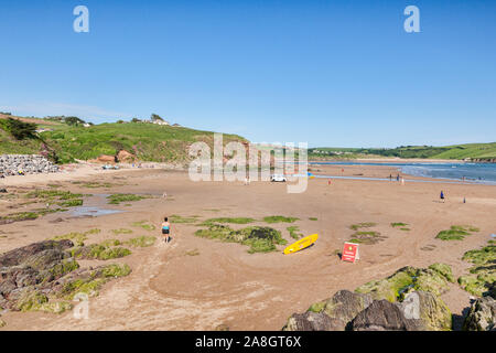 3. Juni 2018: Bigbury on Sea, Devon, Großbritannien - Der riesige Strand bei Ebbe an einem warmen und sonnigen Tag. Stockfoto