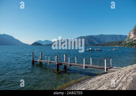 Wunderschöne Aussicht auf kleine Hafen in Menaggio - Comer See in Italien Stockfoto