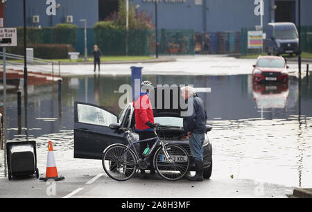 Überschwemmungen in Bentley, Doncaster als Teile von England von einem Monat im Wert von Regen in 24 Stunden ausgehalten, mit Kerben von Menschen gerettet oder gezwungen, ihre Häuser zu verlassen. Stockfoto