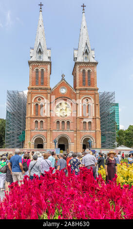 Ho Chi Minh City/Vietnam - 3. März 2019: Notre Dame Cathedral Basilica von Saigon oder Dom Basilika Unserer Lieben Frau von der Unbefleckten Empfängnis. Stockfoto