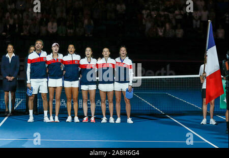 Perth, Australien. 09 Nov, 2019. 9. November 2019; RAC Arena, Perth, Western Australia, Australien; Fed Cup durch BNP Paribas Tennis Finale, Tag 1, Australien im Vergleich zu Frankreich; die französischen Spieler singen ihre Hymne Credit: Aktion Plus Sport Bilder/Alamy leben Nachrichten Stockfoto