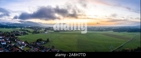 Luftaufnahme, Wälder, Wiesen, Alpen, Bayern, Deutschland, Waakirchen Reichersbeuern Stockfoto