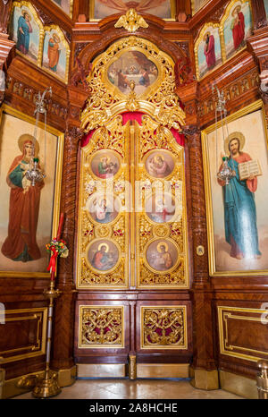 SERGIEV POSAD, Moskau, Russland - 10. MAI 2018: Trinity Lavra von St. Sergius, Innenansicht der Kirche von der Herabkunft des Heiligen Geistes. Sanctuary Stockfoto